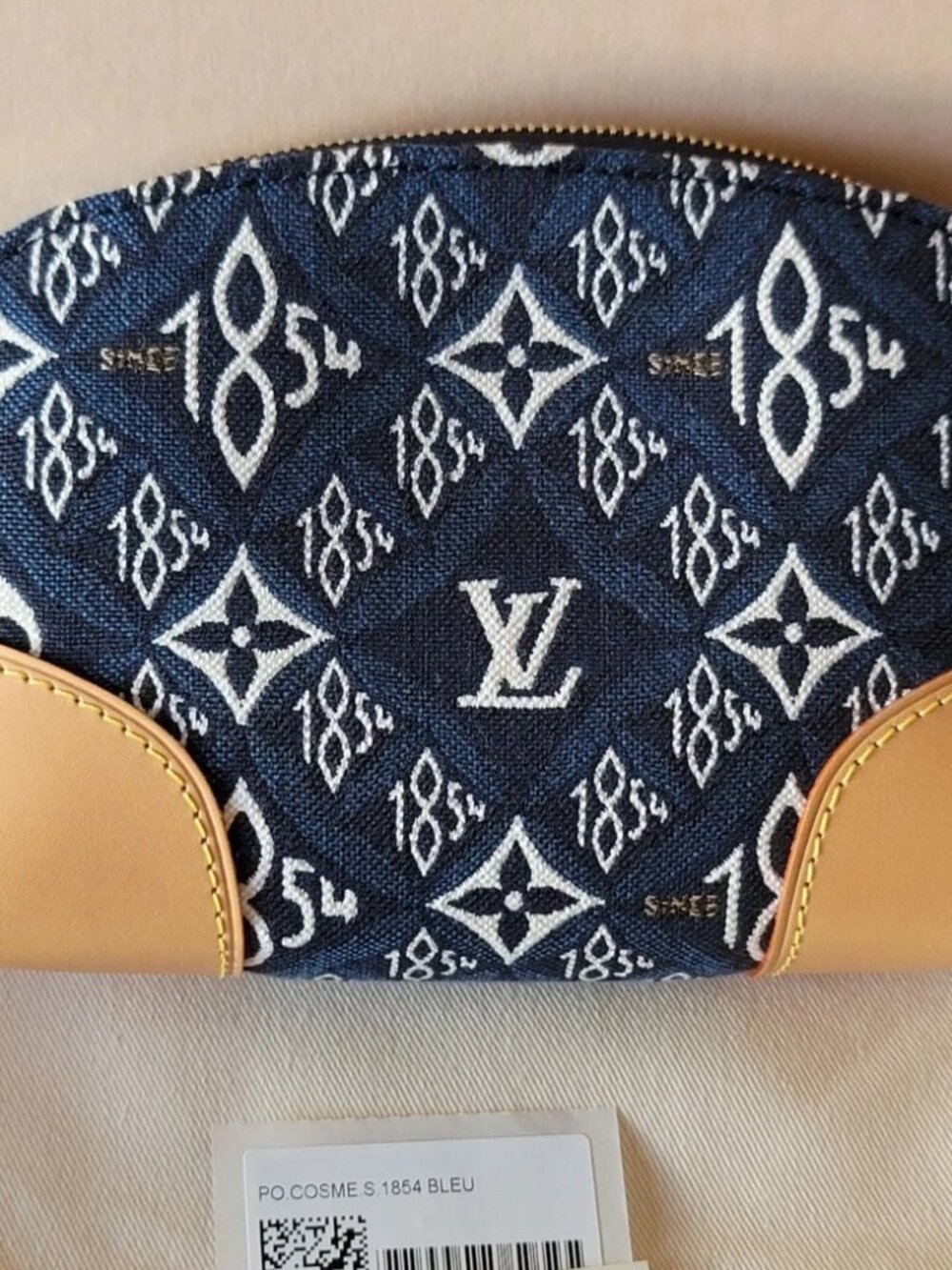 Looking for Louis Vuitton cosmetics pouch, small